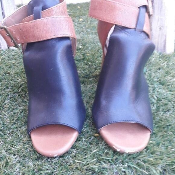 Gianni Bini Leather Heels Chunky 4" Thick Wrap Ankle Strap Black Tan Sz 8 - Picture 6 of 8